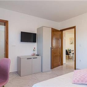 6 bedroom villa with pool near Pula, sleeps 12
